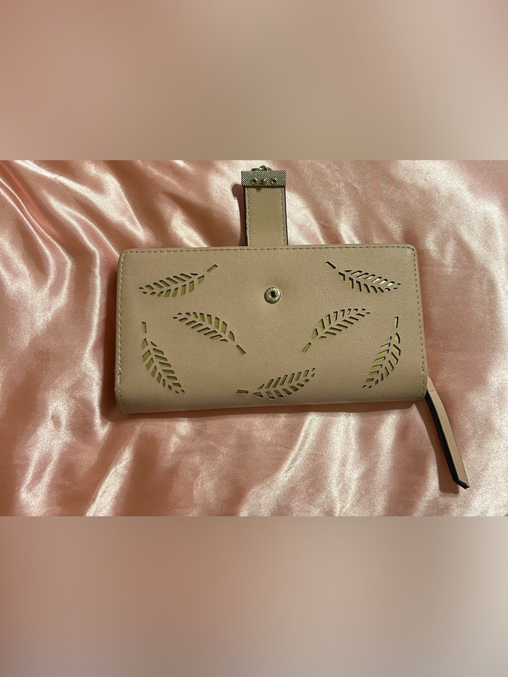 Women's Perforated Leaf Accent Wallet - Blush Pink